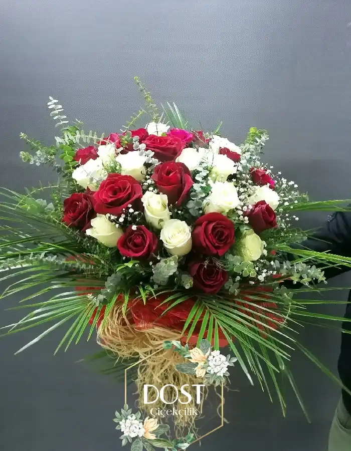 Beyaz ve Kırmızı Gül Buketi