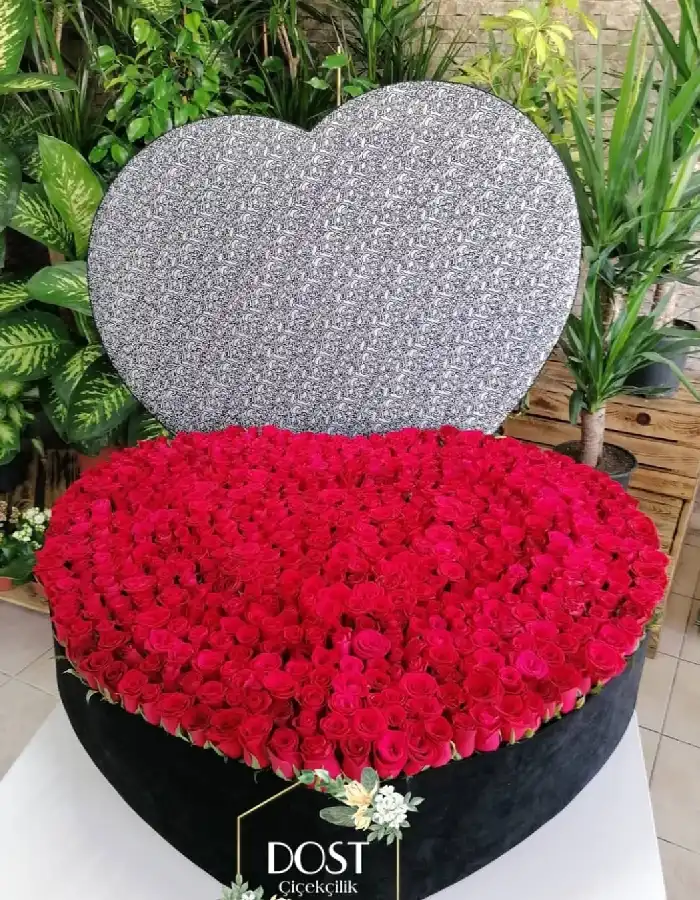 Özel Kalp Kutu Kırmızı Güller 