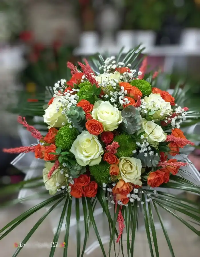 Beyaz Gül, turuncu Çardak Gül Buketi 